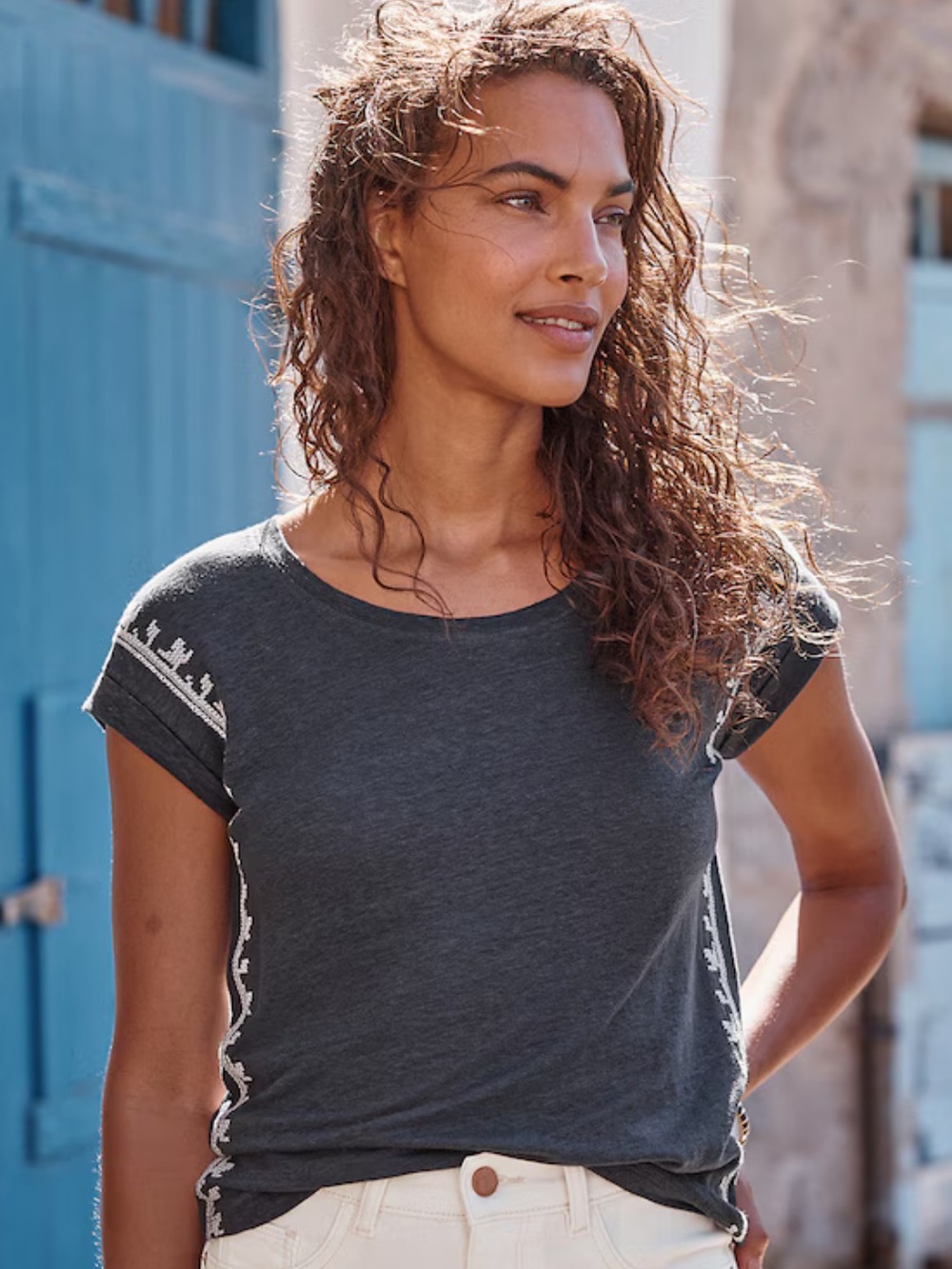 GARNET HILL Organic-Linen
Embroidered Tee. Cap Sleeve. Classic Navy. Medium.